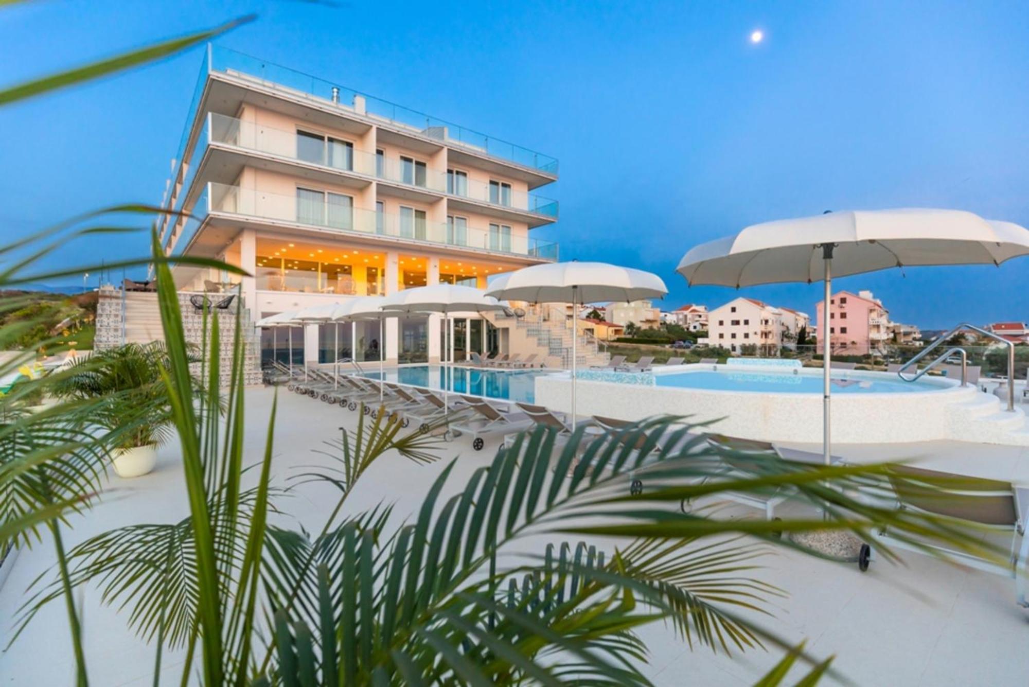 נובליה Hotel In Excelsis מראה חיצוני תמונה