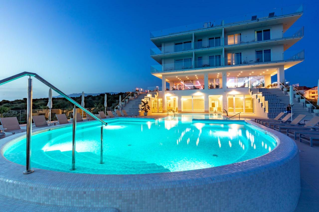 נובליה Hotel In Excelsis מראה חיצוני תמונה